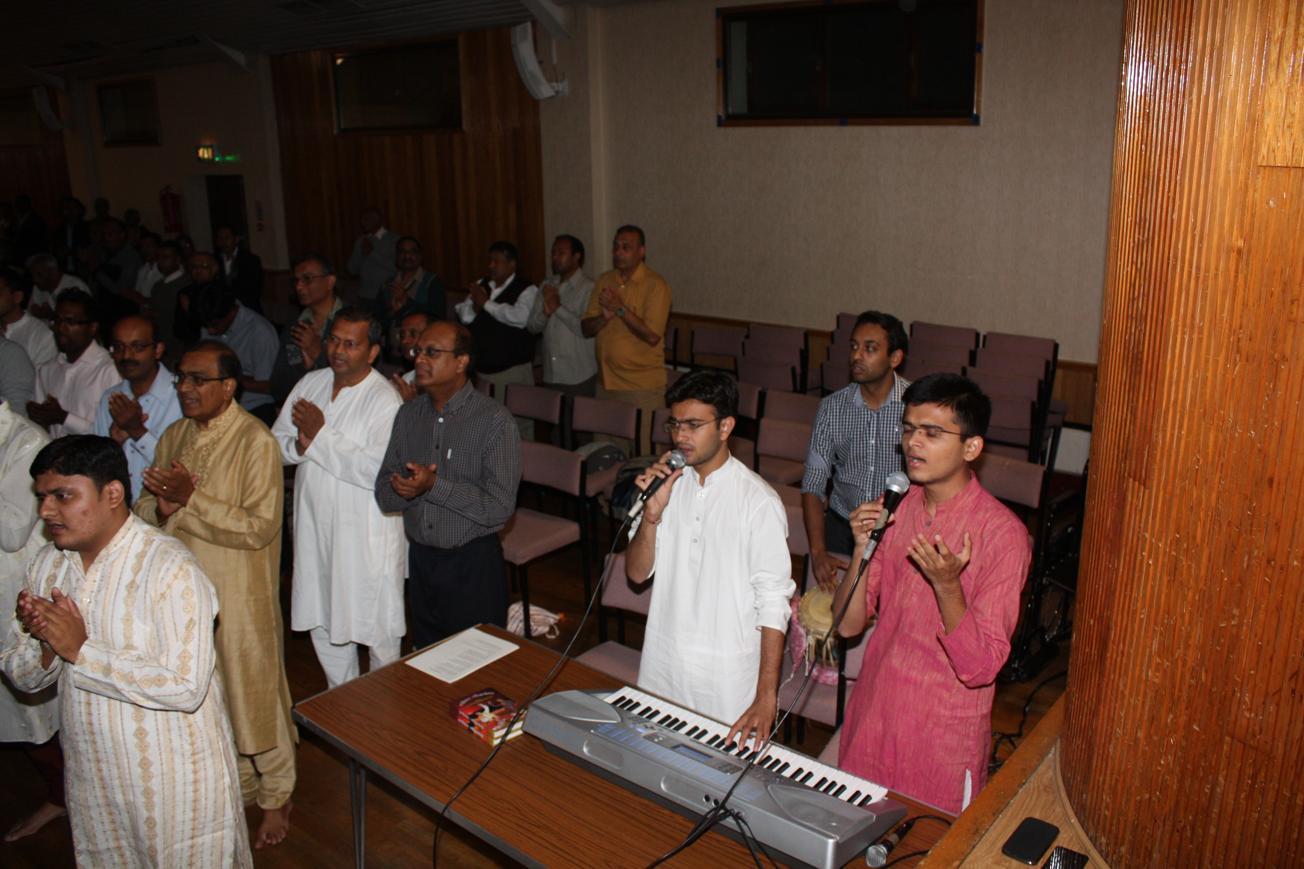 Evening Devotions: Bhakti Songs with the Veer Sainiks